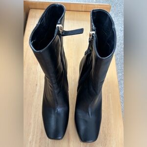 Zara Black Leather platform Women's Boots. 4” heel and 1” front.